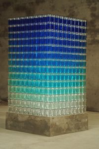 almost transparent blue 2006  bluestack_2 ; Wasserfarben, Glas, Acrylglasbecher auf Betonsockel, Maße 180 x 90 x 90 cm - Wolfgang Stiller